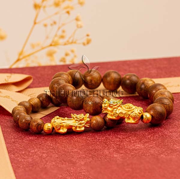 Pixiu agarwood beaded bracelet with 24k gold charm