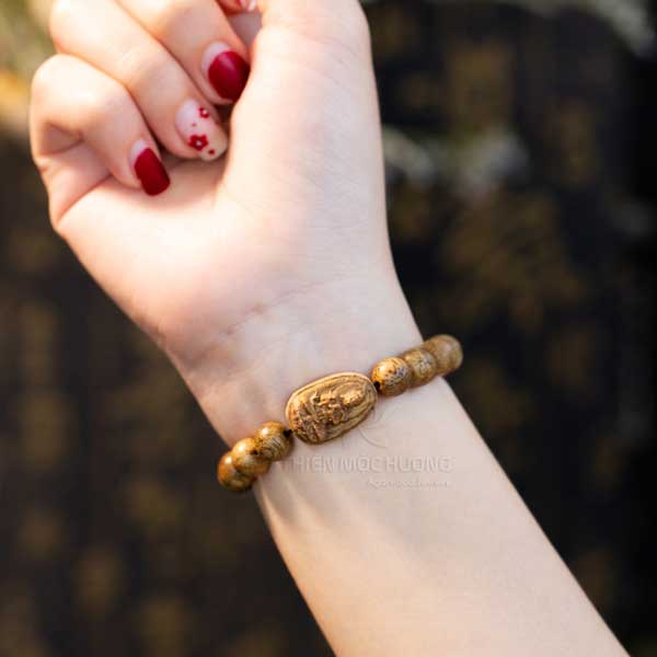 Aplications of agarwood bracelet/beads