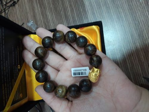 Indonesia agarwood bracelet - premium photo review