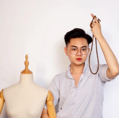 Thien Moc Huong model and bracelet