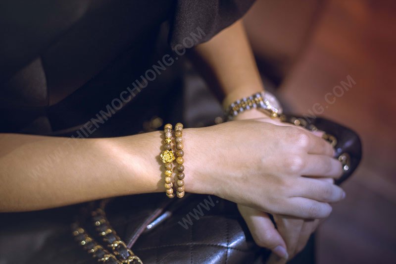 The meanings of Gold-wrapped - Agarwood gold charm Bracelet