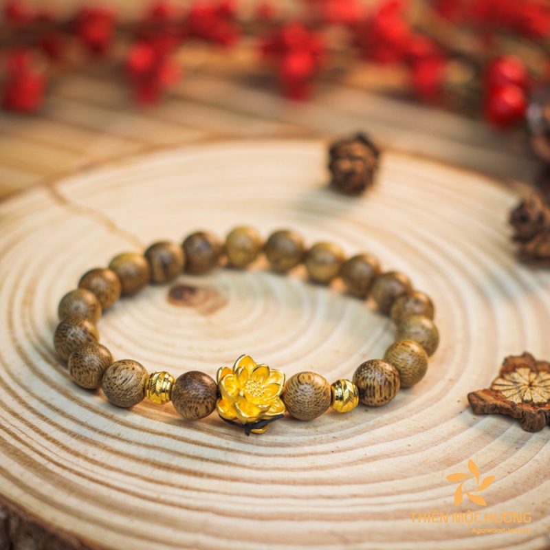 Single round lotus agarwood beaded bracelet with 24k gold - classic