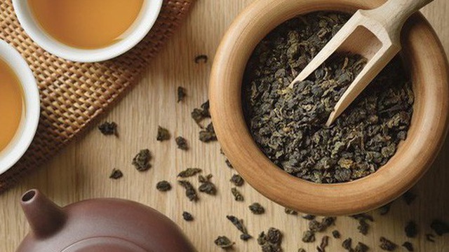The caffeine, antioxidant and theanine content of teas may have beneficial effects on brain function and mood.