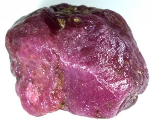 Ruby stone helps to support the treatment and prevention of heart and brain diseases and enhance memory very well