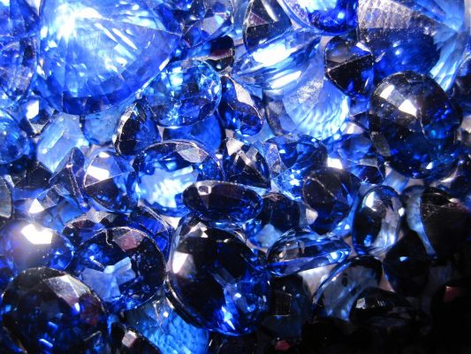 Sapphire includes all gemstone variants from the Corundum group with the exception of Ruby