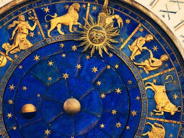 Leo and Virgo are 2 zodiac signs for people born in August