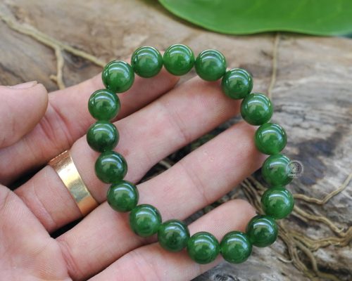The meaning of nephrite jade stone in feng shui and spirituality