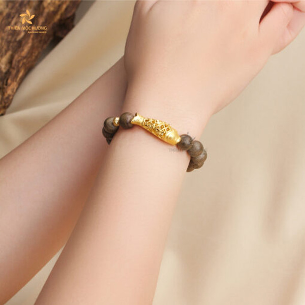 Carp Agarwood Bracelet with 24K Goldcharm - Thien Moc Huong