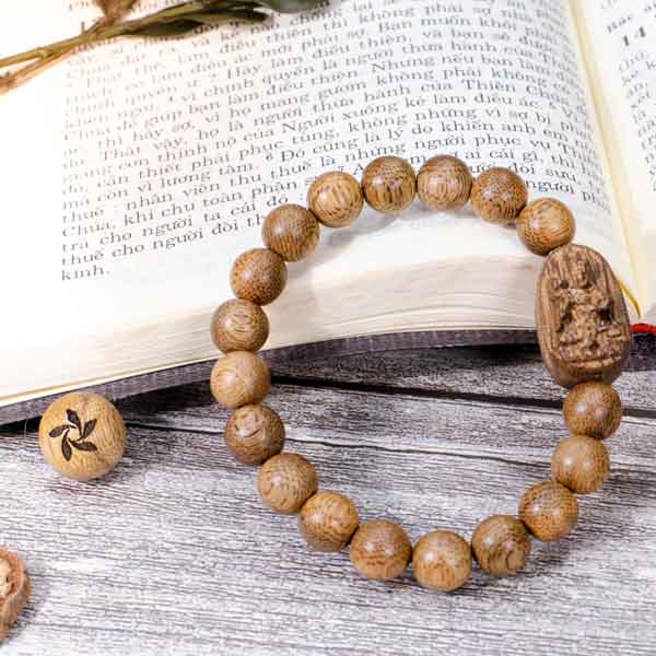 agarwood bracelet with Buddha charm