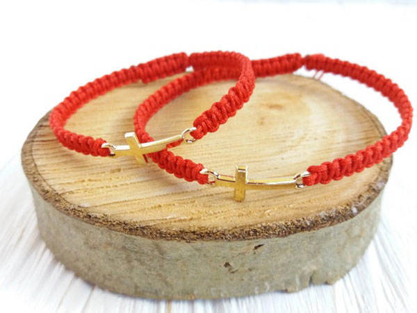 red-string-bracelet-christianity-2