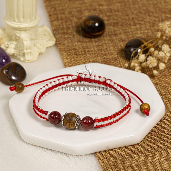 Red bracelet with cross on sale meaning