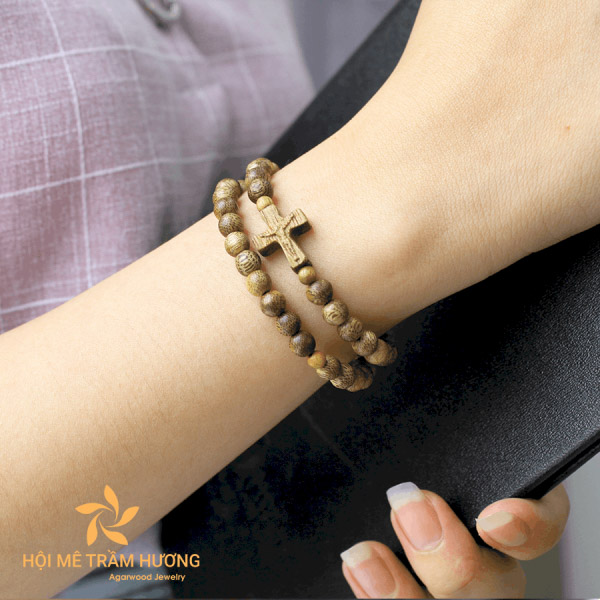 How to pray a rosary bracelet?