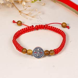 Red Lucky String Bracelet with four-leaf clover charm