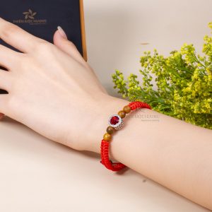 Red string bracelet with agarmoon