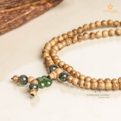 Four-leaf Clover 108 mala beaded agarwood bracelet with a gemstone