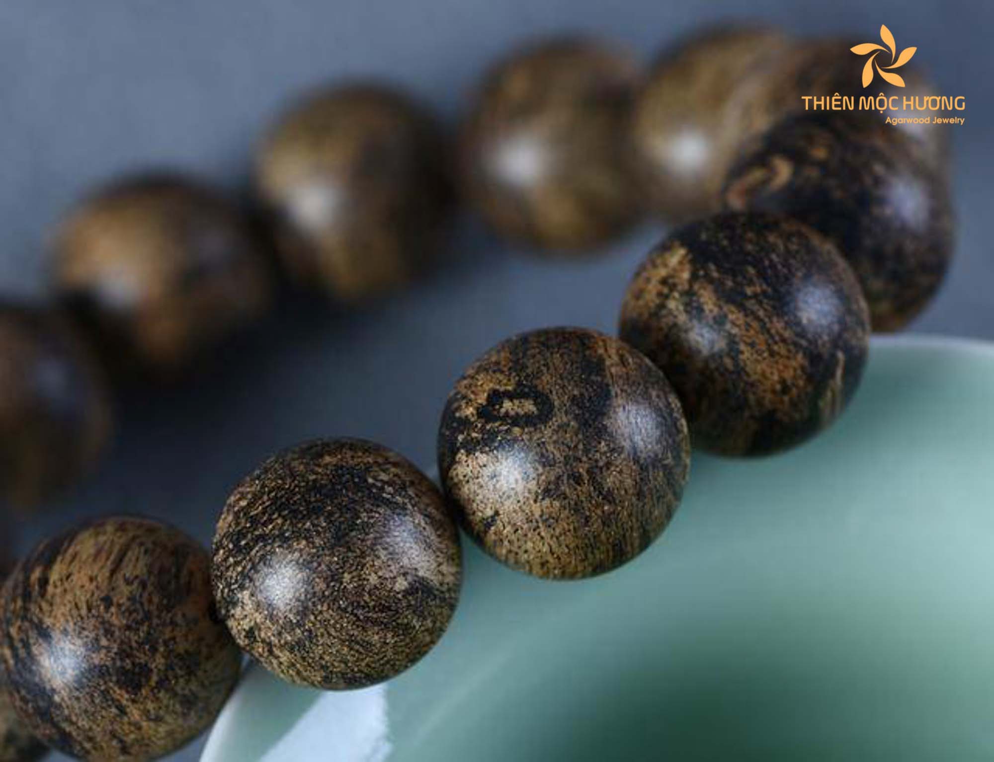 Agarwood can help to improve reproductive system health by having aphrodisiac, fertility-enhancing, and anti-impotence properties.
