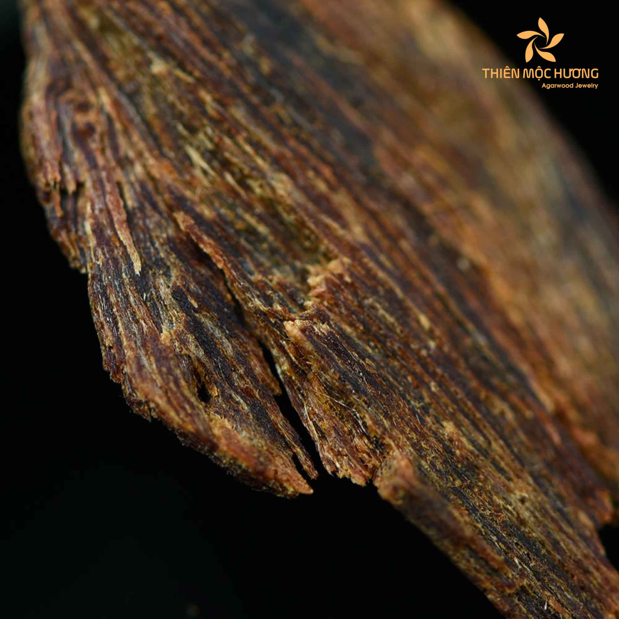 Agarwood can help to produce high-quality incense by having a rich, smoky, and sweet aroma.