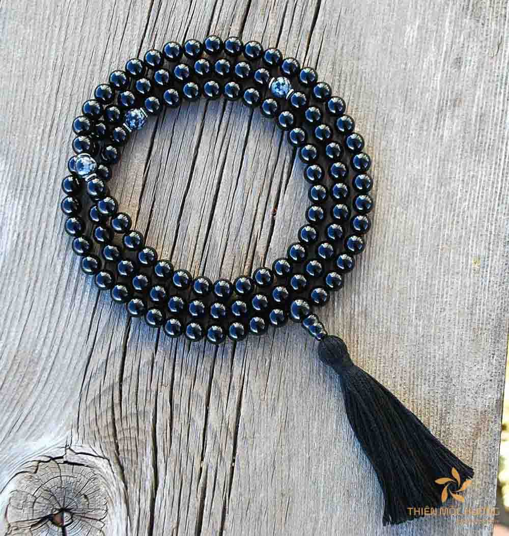 There are many benefits to using black onyx mala beads.