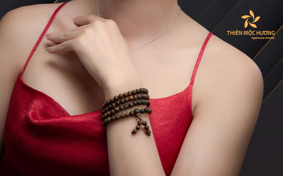Agarwood bracelets are also a bold statement of style and sophistication -