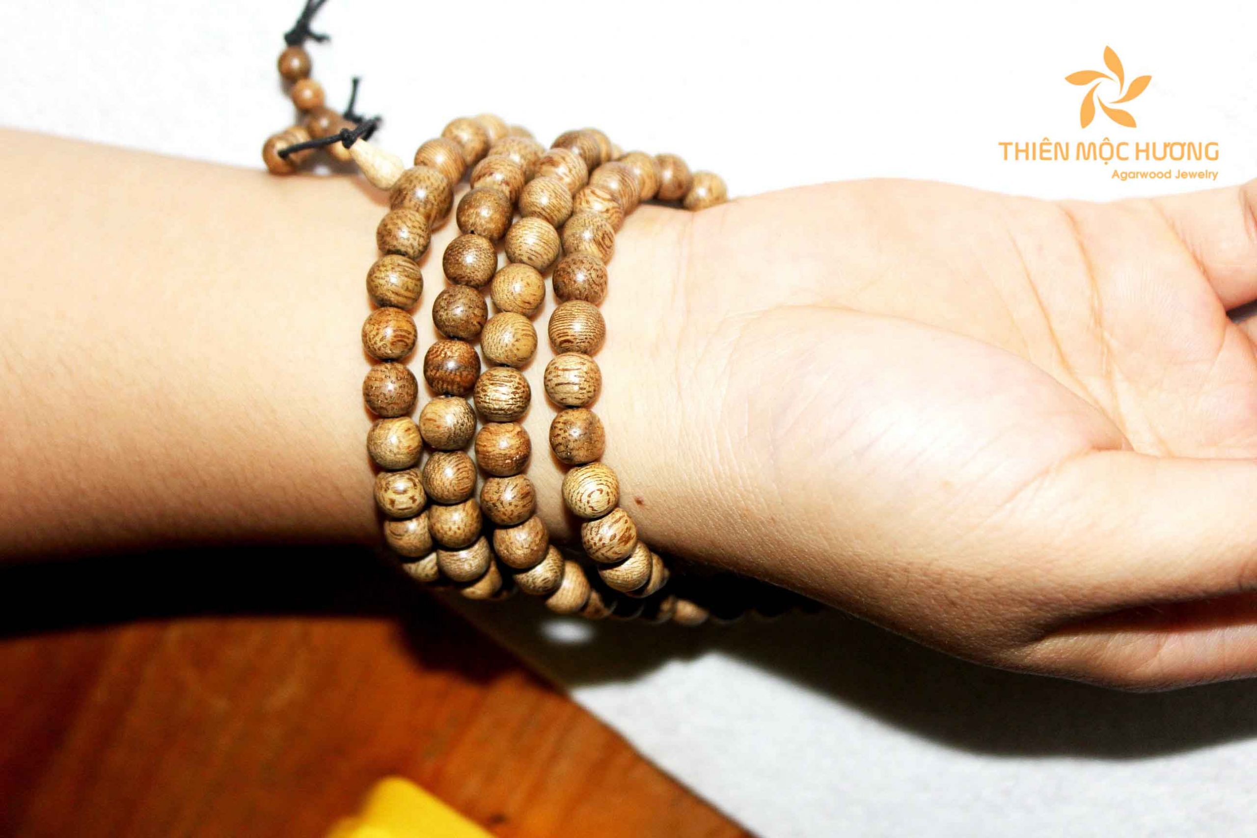 It is important to ensure that the bracelet fits comfortably on your wrist - Best men's Agarwood beads