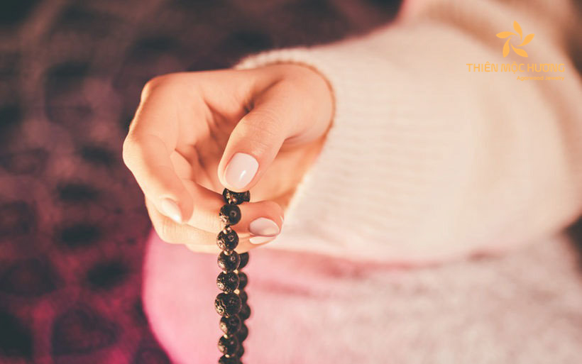 How to activate mala beads - hold mala beads in your hand.
