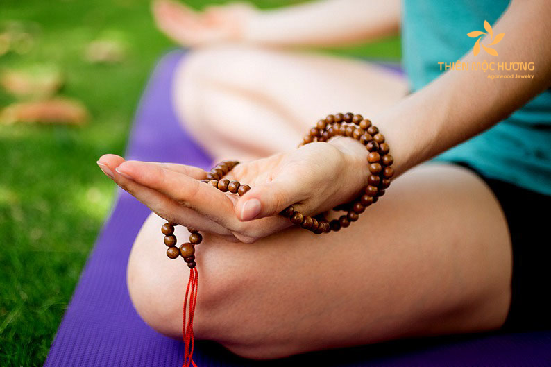 Hold the mala beads in your hand, allowing them to drape gracefully over your middle finger - how to use mala beads