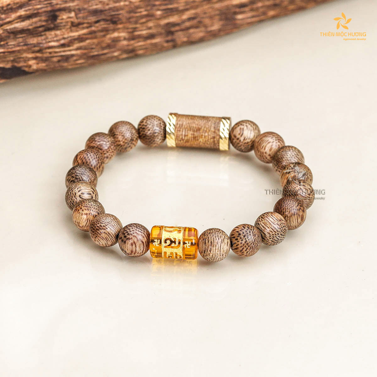Tibetan Amulet Agarwood Bracelet opens the mind of compassion, and charity, bringing many blessings to recipients