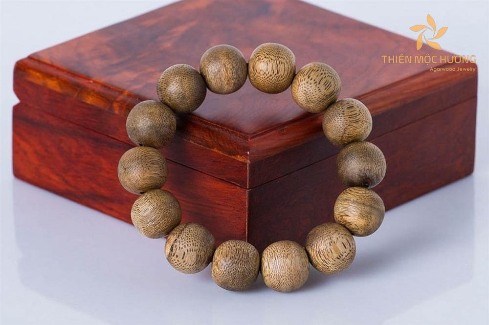 Emotional Connection: Agarwood Jewelry's Impact