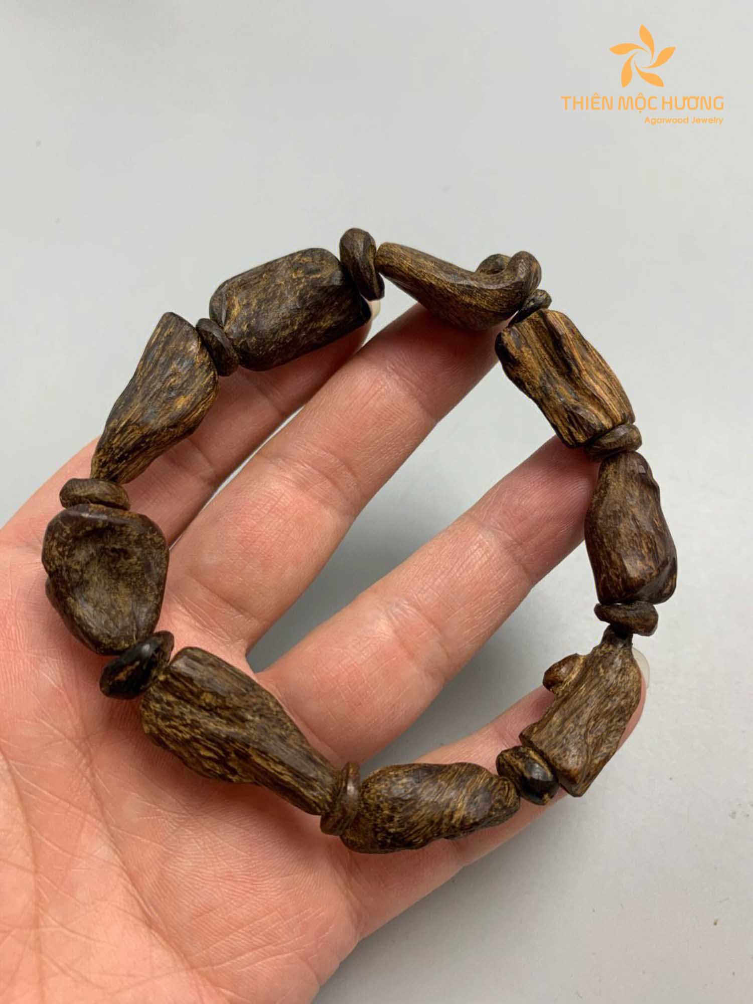 Factors Affecting the Value of Agarwood Bracelets - Rarity and availability