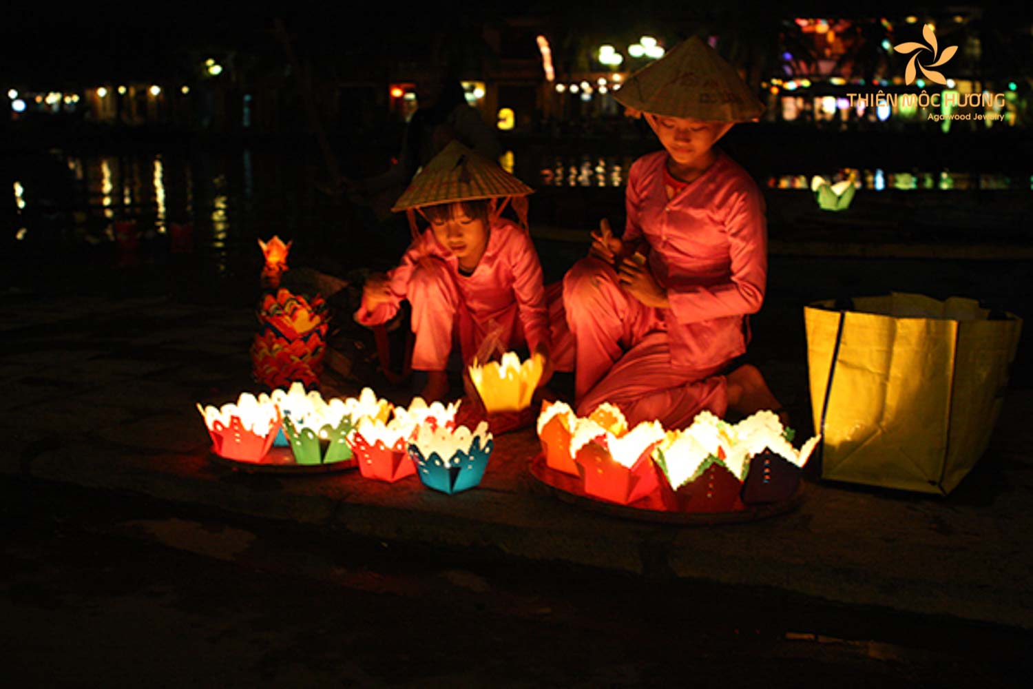 Light and display paper lanterns