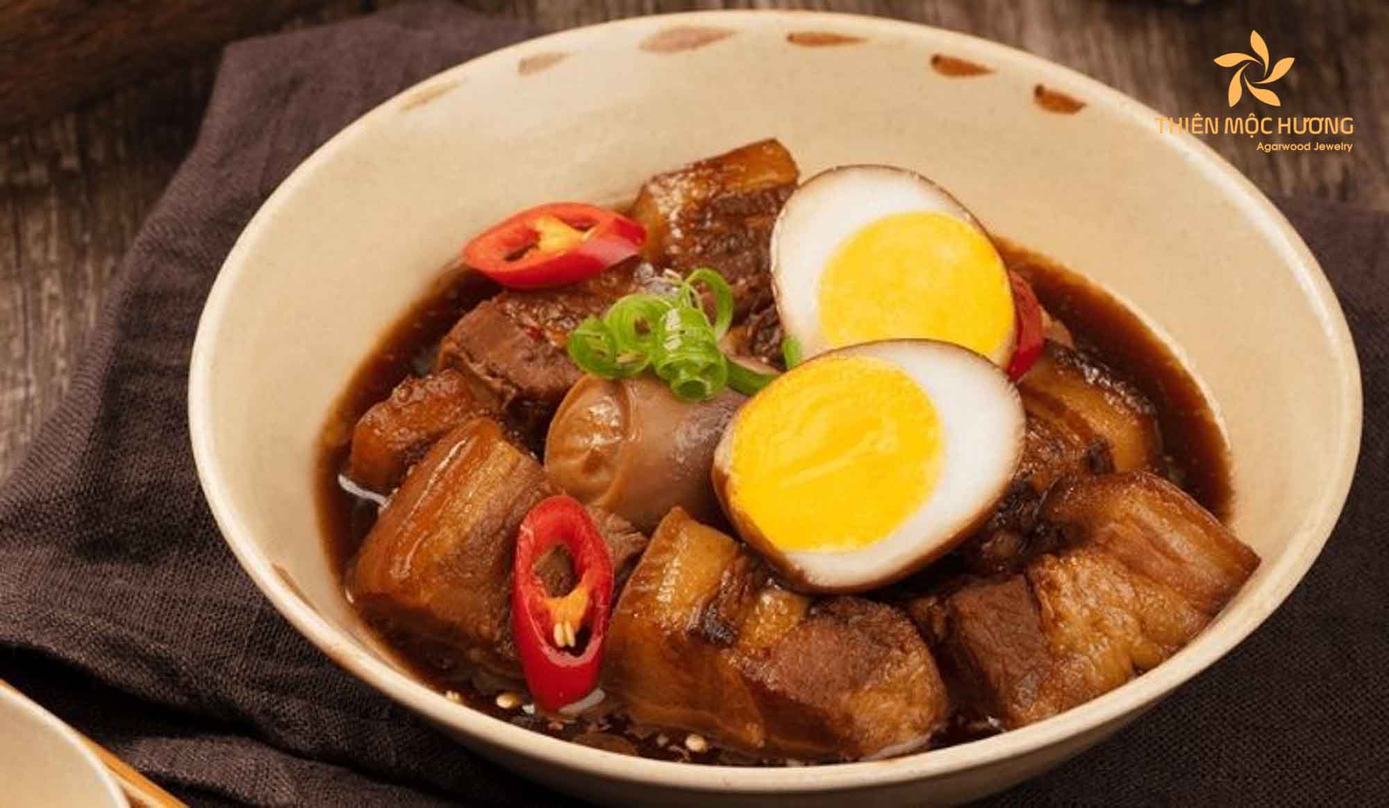 Lunar new year food vietnamese - Braised pork with eggs