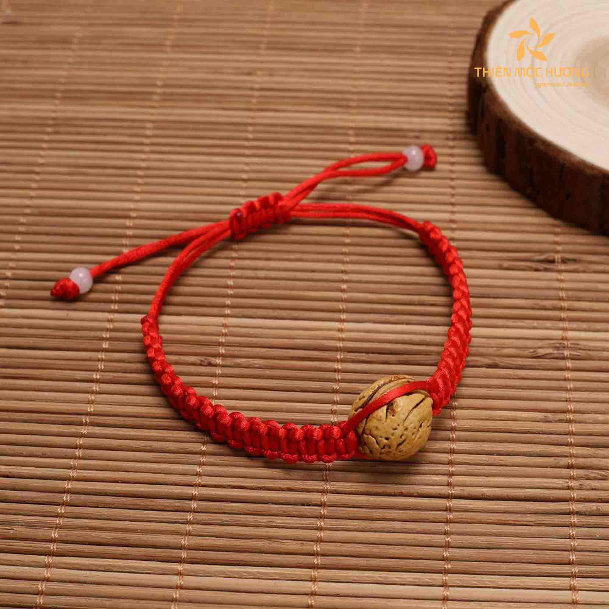 Feng shui expert advice on removing a red string bracelet