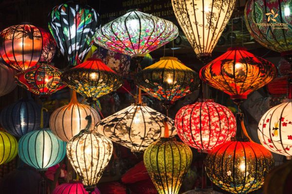 Hand-painted lanterns - Wonderful Vietnam collectibles
